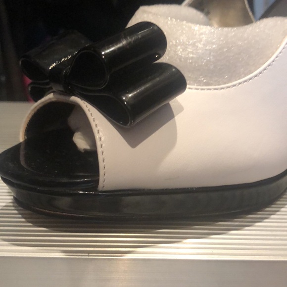 Leather upper Black/white sling back open toe platform high heel, black bow - Picture 6 of 6